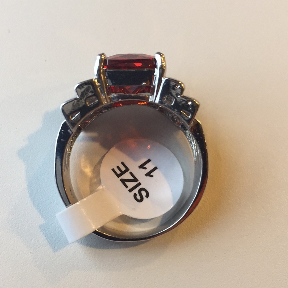 Stamped 925(sterling silver) 5 CARAT GARNET RING - Picture 5 of 7